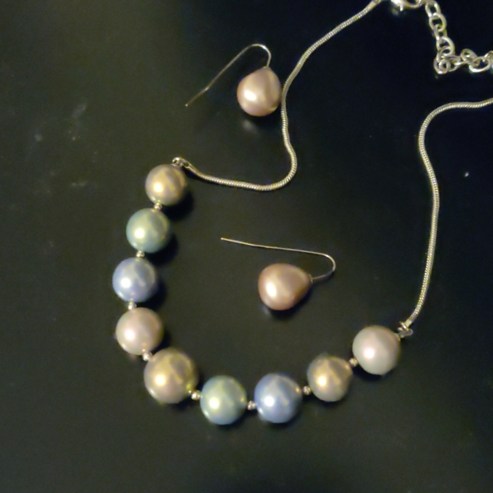NEW Faux pearl necklace/earring set